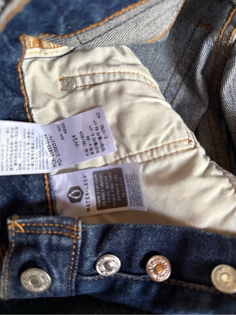 Levis 501 Mid Thigh Short in Broken Midnight like new women’s 24 - Picture 6 of 8
